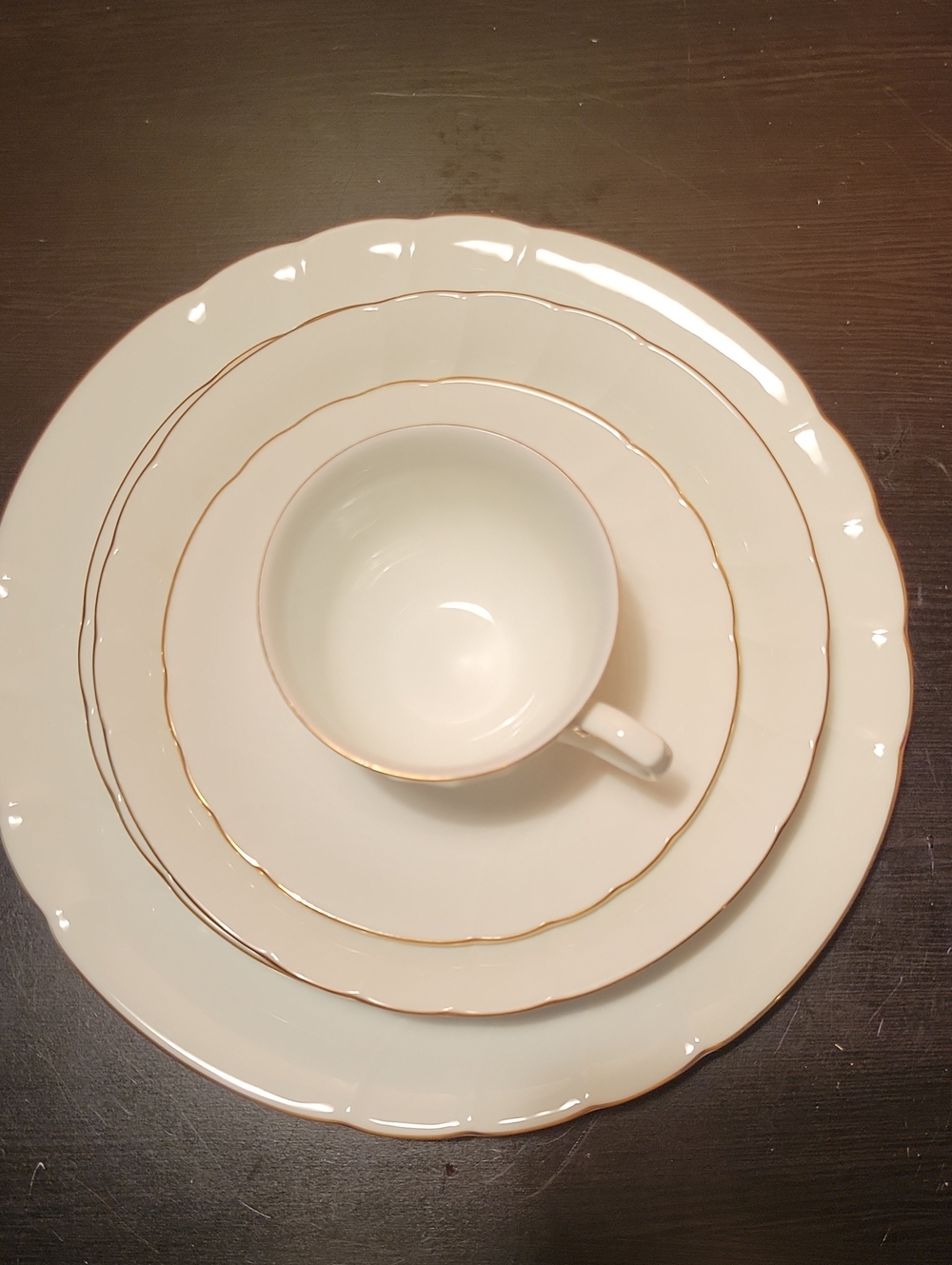 Mikasa Wedding Band Gold  White Porcelain 5 Piece Dinnerware Set with Gold Trim